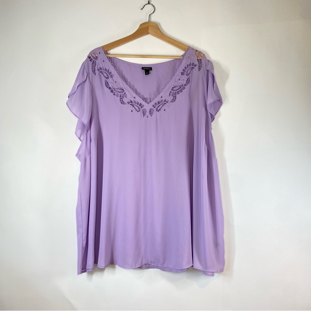 Torrid Light Purple Eyelet Flutter Sleeve V-Neck Blouse Top Size 5 Lightweight